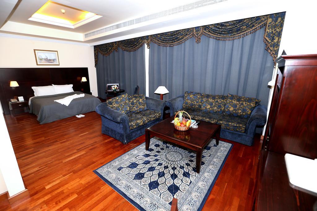 Sharjah Premiere Hotel & Resort Exterior photo